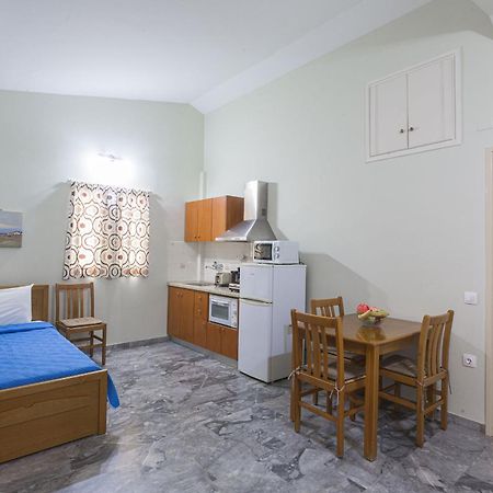 Remvi Hotel - Apartments Stoúpa Dış mekan fotoğraf