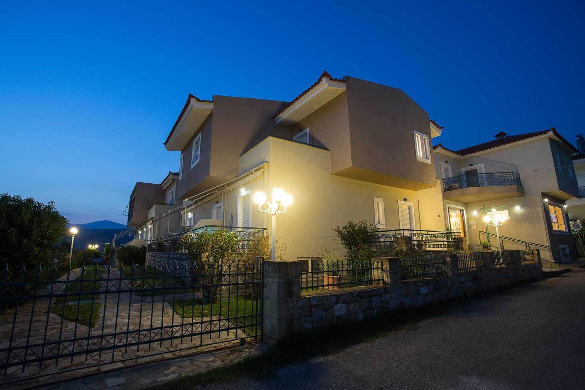 Remvi Hotel - Apartments Stoúpa Dış mekan fotoğraf
