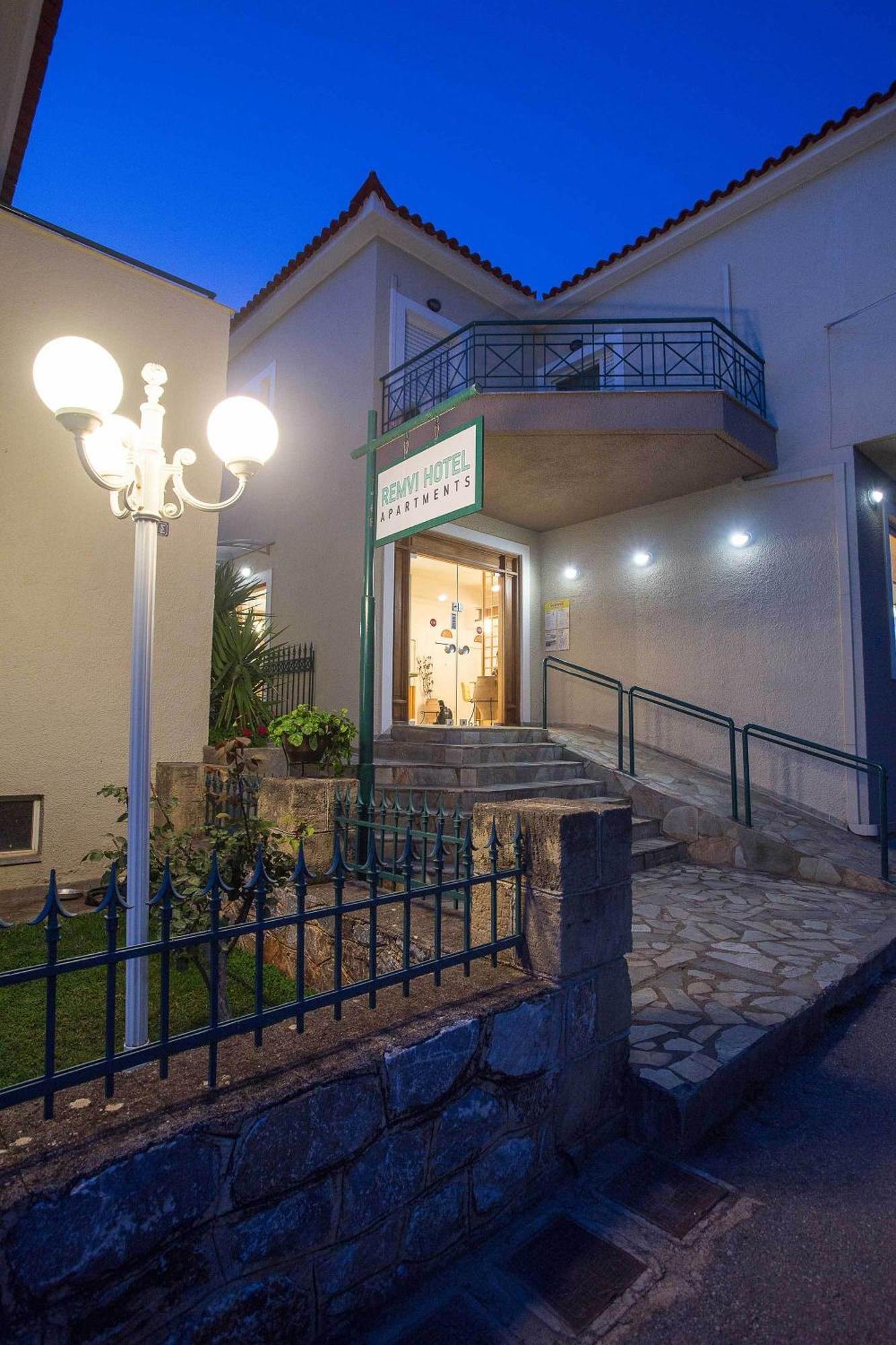 Remvi Hotel - Apartments Stoúpa Dış mekan fotoğraf