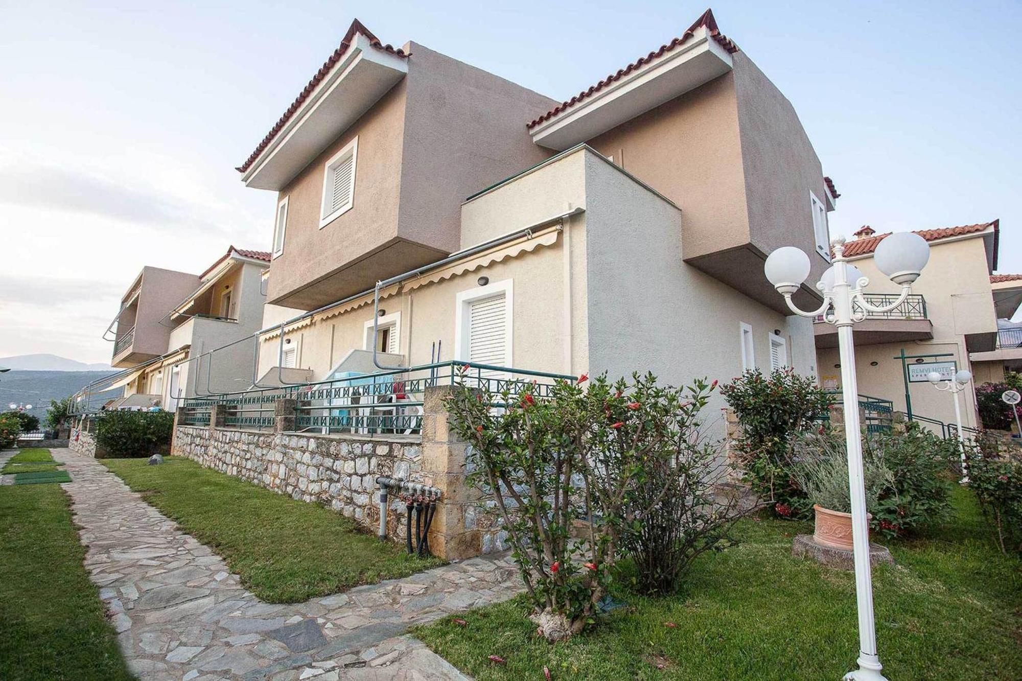 Remvi Hotel - Apartments Stoúpa Dış mekan fotoğraf