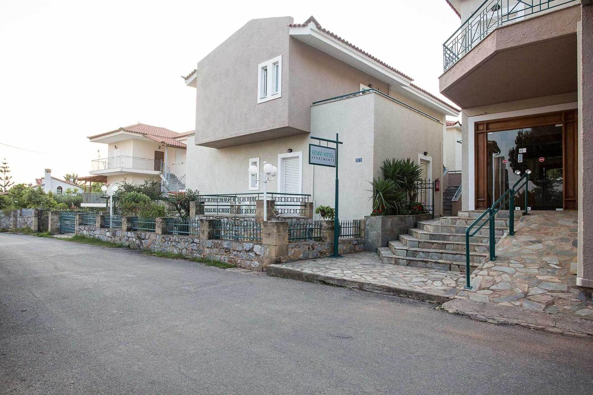 Remvi Hotel - Apartments Stoúpa Dış mekan fotoğraf