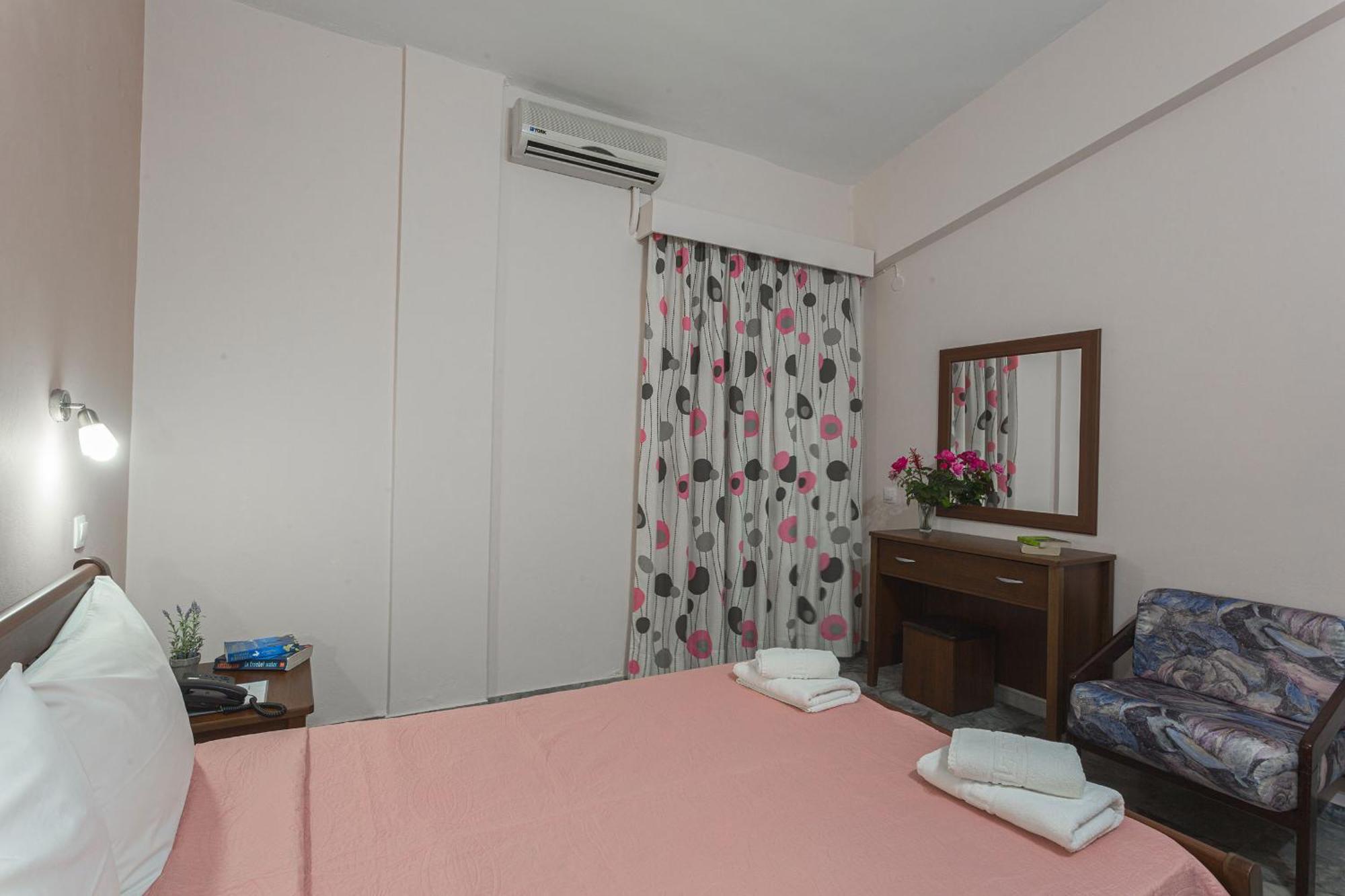 Remvi Hotel - Apartments Stoúpa Oda fotoğraf