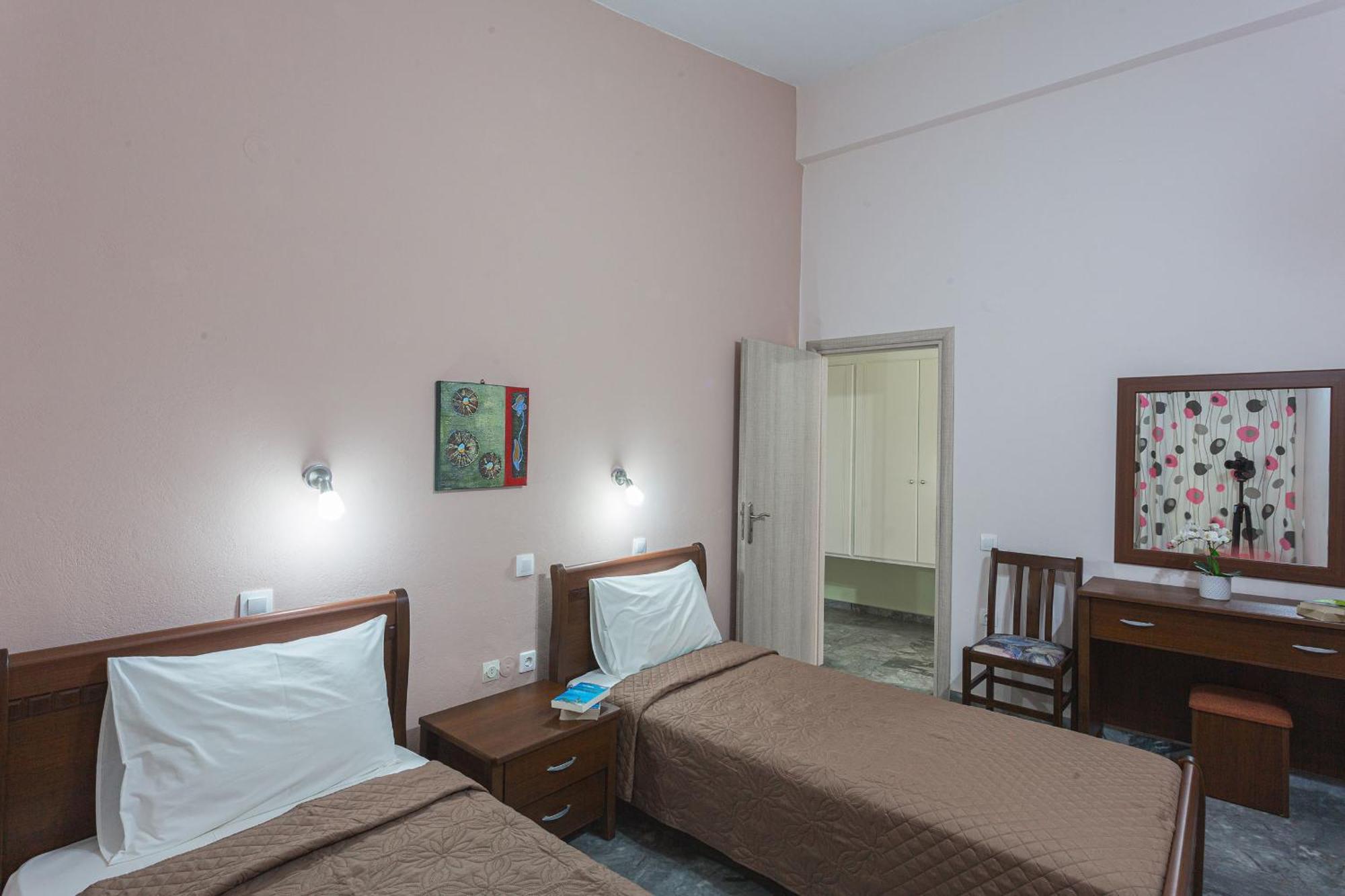 Remvi Hotel - Apartments Stoúpa Oda fotoğraf